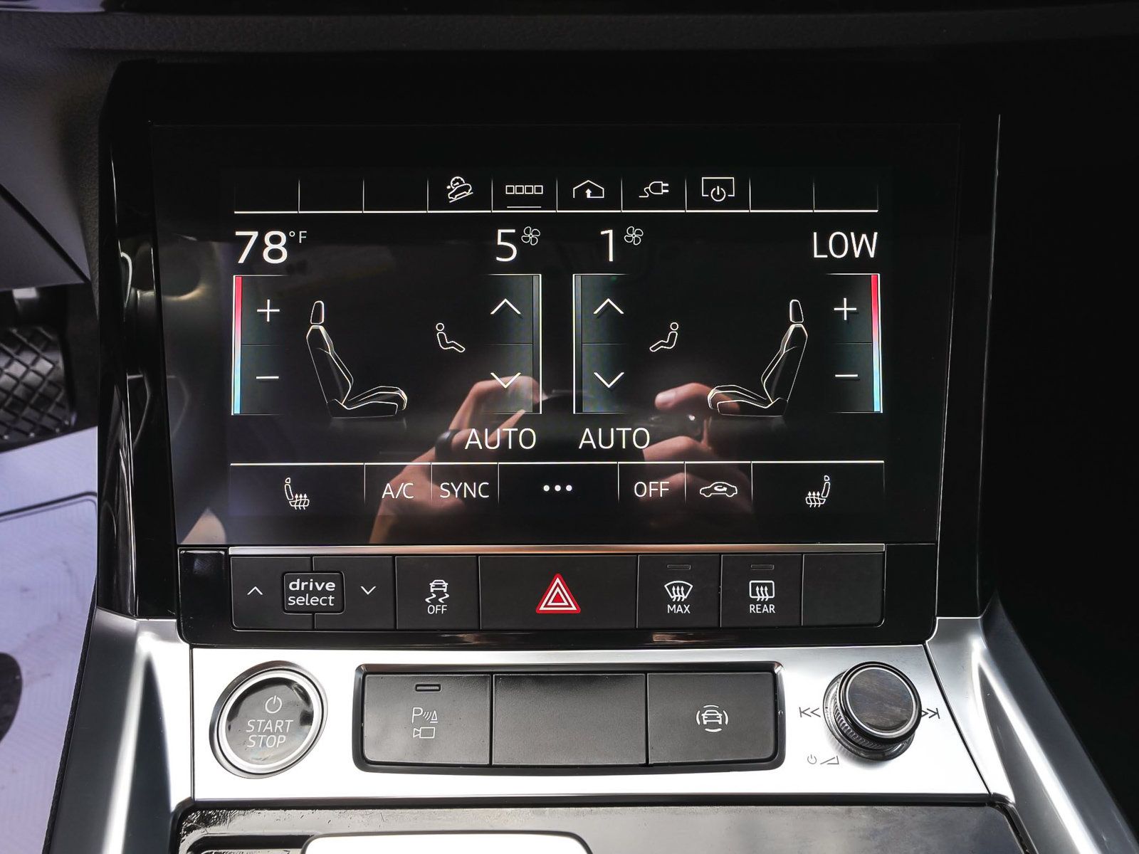 Used 2024 Audi Q8 e-tron Premium AWD/4WD image 23