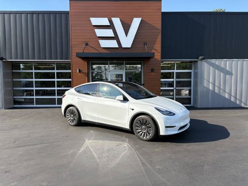 Used 2021 Tesla Model Y Long Range AWD/4WD image 1
