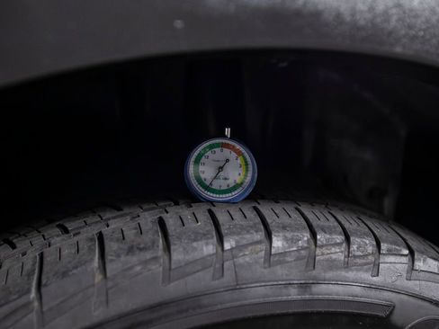 Used 2018 Ford Explorer XLT image 43