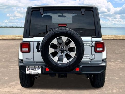 Used 2023 Jeep Wrangler Unlimited Sahara w/ Dual Top Group AWD/4WD image 7
