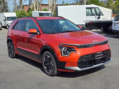 Certified 2023 Kia Niro Wind w/ Wind Preserve Package FWD image 8