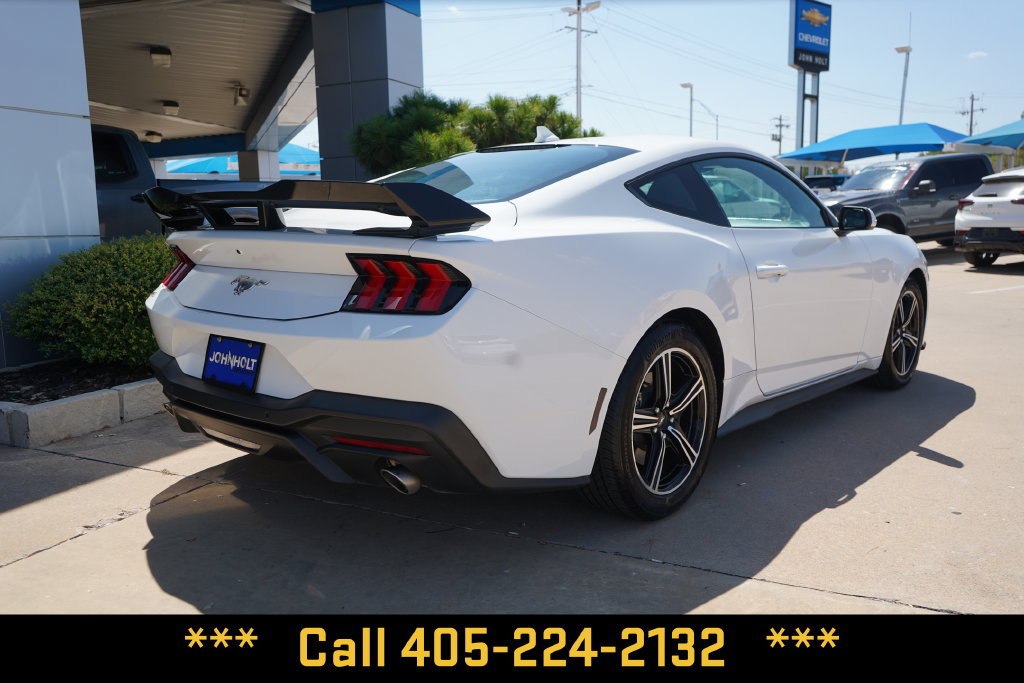 Used 2025 Ford Mustang Coupe RWD image 8