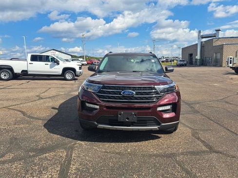 Used 2022 Ford Explorer XLT w/ Equipment Group 202A AWD/4WD image 2