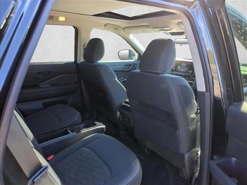 Certified 2025 Nissan Pathfinder SV w/ SV Premium Package image 18