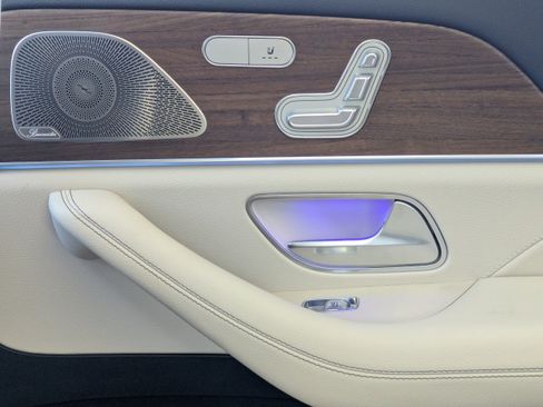 Used 2026 Mercedes-Benz GLS 450 4MATIC image 17