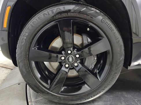 Used 2025 Land Rover Defender 110 X-Dynamic SE AWD/4WD image 11