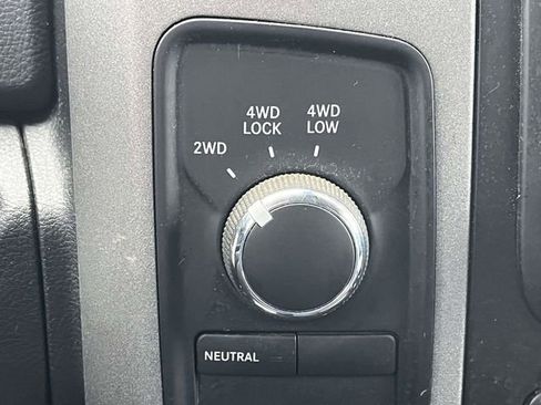 Used 2018 RAM 2500 Tradesman w/ Chrome Appearance Group image 32