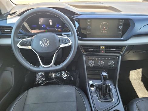 Used 2022 Volkswagen Taos SE w/ Panoramic Sunroof Package FWD image 14