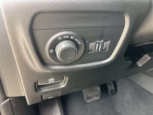 Used 2025 Jeep Grand Cherokee Altitude AWD/4WD image 17