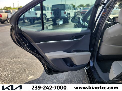 Used 2023 Toyota Camry SE FWD image 14