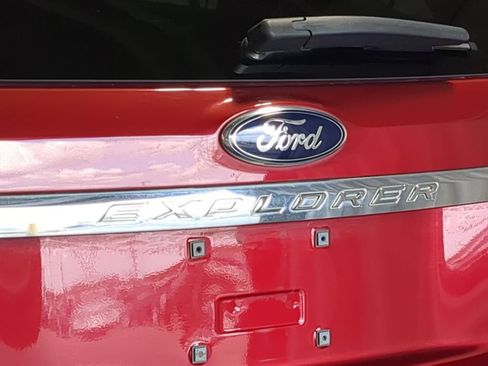 Used 2015 Ford Explorer FWD image 16