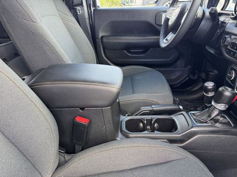 Used 2025 Jeep Wrangler Sahara w/ Safety Group image 9