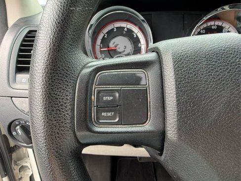 Used 2013 Dodge Grand Caravan SE FWD image 26