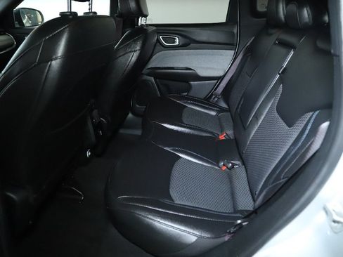 Used 2024 Jeep Compass Latitude AWD/4WD image 14