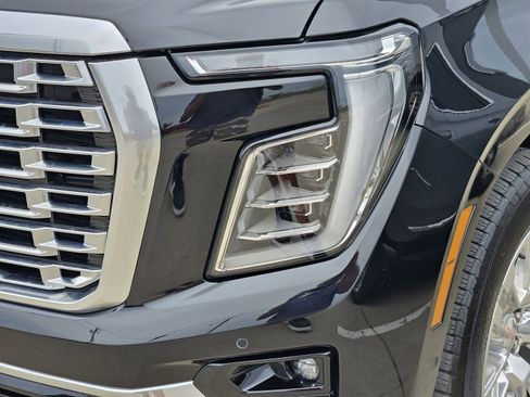 Used 2025 GMC Yukon XL Denali RWD image 11