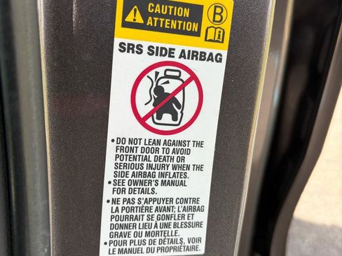 Used 2017 Toyota Sienna L image 7