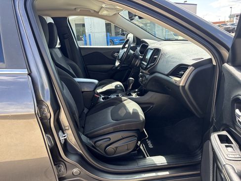 Used 2014 Jeep Cherokee Latitude w/ Comfort/Convenience Group AWD/4WD image 9