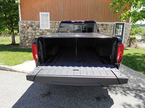 Used 2022 GMC Sierra 1500 AT4 w/ AT4 Premium Package AWD/4WD image 29