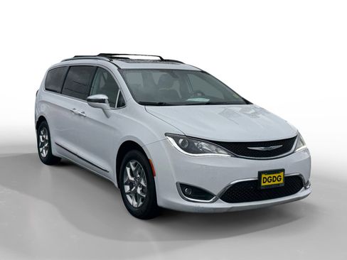 Used 2018 Chrysler Pacifica Limited image 7