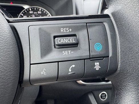 Used 2023 Nissan Rogue SV image 17