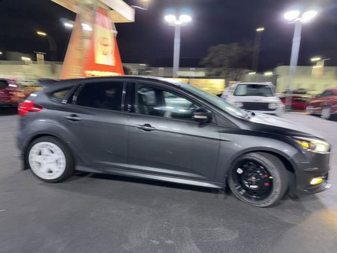 Used 2018 Ford Focus ST w/ Equipment Group 402A image 8