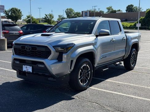 Certified 2024 Toyota Tacoma TRD Sport w/ TRD Sport Upgrade Package AWD/4WD image 11