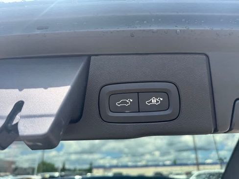 Used 2025 Volvo XC60 B5 Plus AWD/4WD image 10