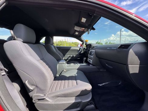 Used 2010 Dodge Challenger SE RWD image 15