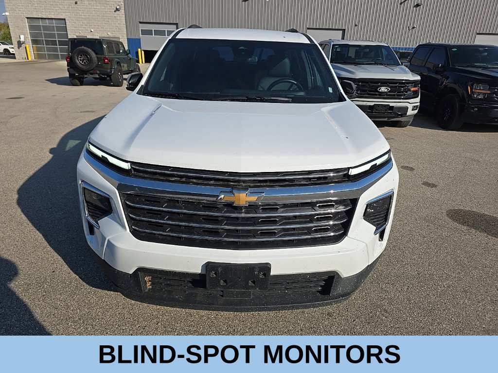 Used 2026 Chevrolet Traverse LT AWD/4WD image 2
