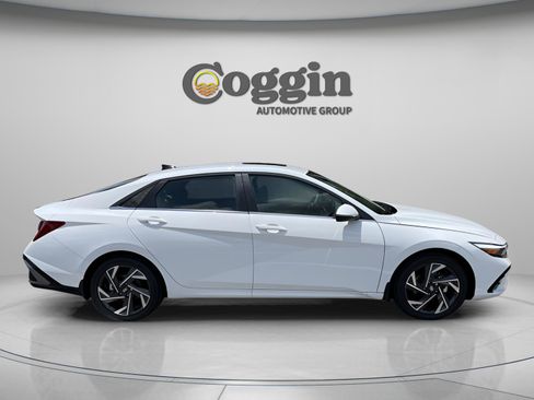 New 2025 Hyundai Elantra Limited image 6
