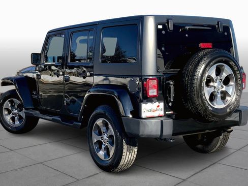 Used 2017 Jeep Wrangler Unlimited Sahara w/ Connectivity Group image 12