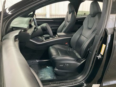 Used 2022 Tesla Model X image 3