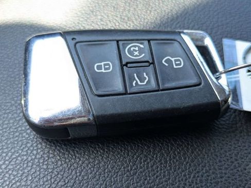 Used 2023 Volkswagen Atlas SE w/ Panoramic Sunroof Package image 32