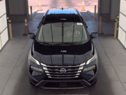 Certified 2025 Nissan Rogue SV FWD image 3