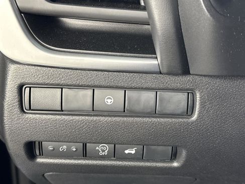 Used 2026 Nissan Rogue SV w/ SV Premium Package image 23