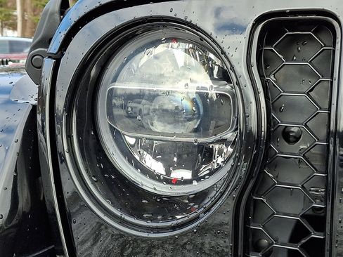 Certified 2022 Jeep Gladiator Overland image 9