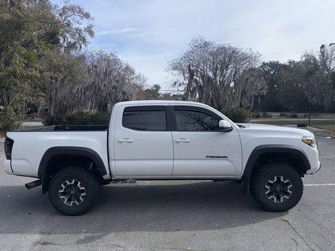Used 2017 Toyota Tacoma TRD Off-Road image 5