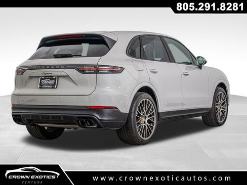 Used 2023 Porsche Cayenne Platinum Edition image 7