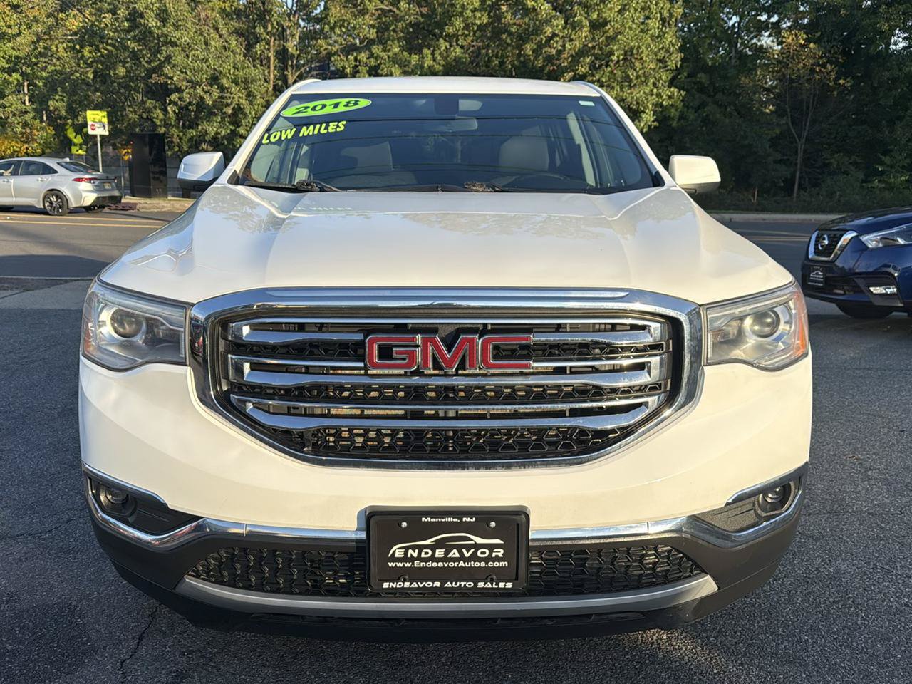 Used 2018 GMC Acadia SLE AWD/4WD image 2