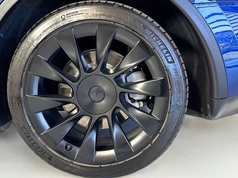 Used 2021 Tesla Model Y Long Range AWD/4WD image 29