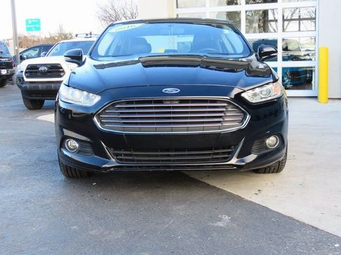 Used 2016 Ford Fusion SE w/ Equipment Group 202A image 2