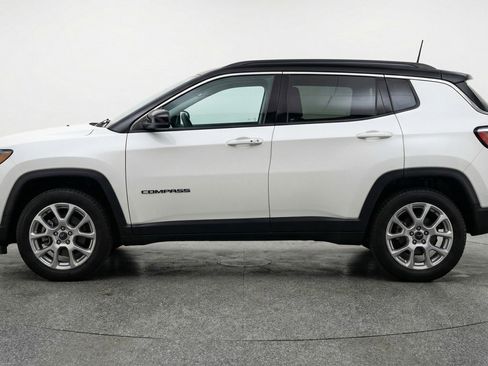 Used 2025 Jeep Compass Limited image 5
