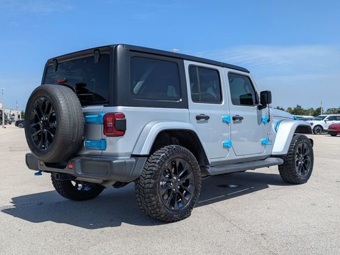 Used 2023 Jeep Wrangler Unlimited Sahara w/ Cold Weather Group AWD/4WD image 5