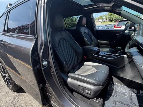 Used 2022 Toyota Highlander XSE FWD image 15