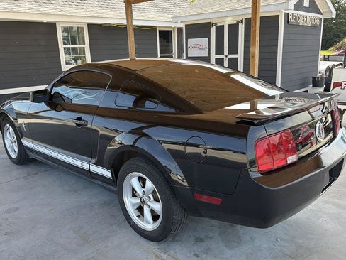 Used 2008 Ford Mustang Premium RWD image 4