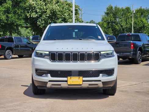 Certified 2024 Jeep Wagoneer L Series II AWD/4WD image 2