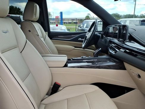 Used 2021 Cadillac Escalade ESV Premium Luxury w/ Performance Package AWD/4WD image 12