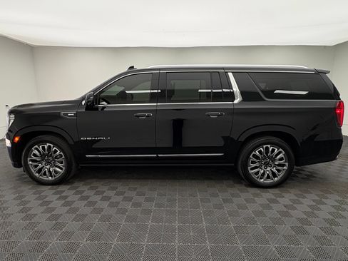 Used 2023 GMC Yukon XL Denali Ultimate w/ LPO, Floor Liner Package AWD/4WD image 16