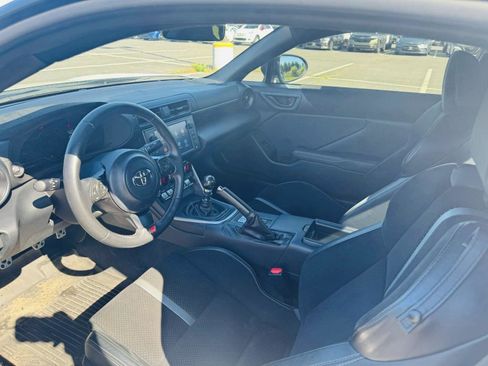 Used 2022 Toyota GR86 Premium w/ ALL Weather Mat Package (TMS) image 25