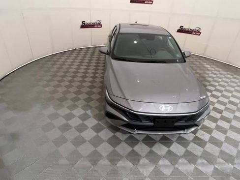 Used 2024 Hyundai Elantra SEL image 7